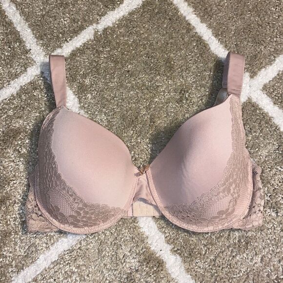 Thick Strapped Lightly Padded Beige Lace Accented Bra SZ 38DD - Picture 1 of 7